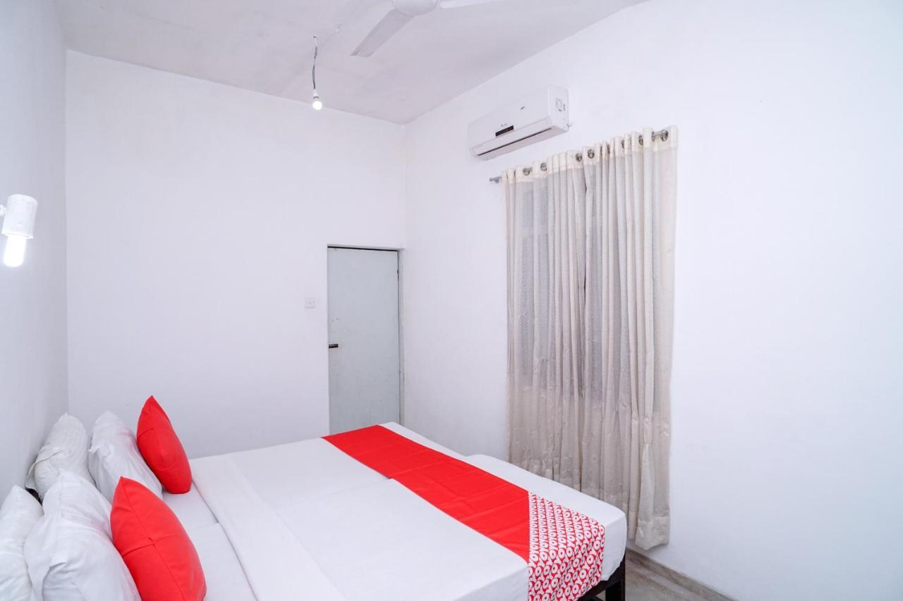 Oyo 384 Dilena Beach Resort Unawatuna Szoba fotó