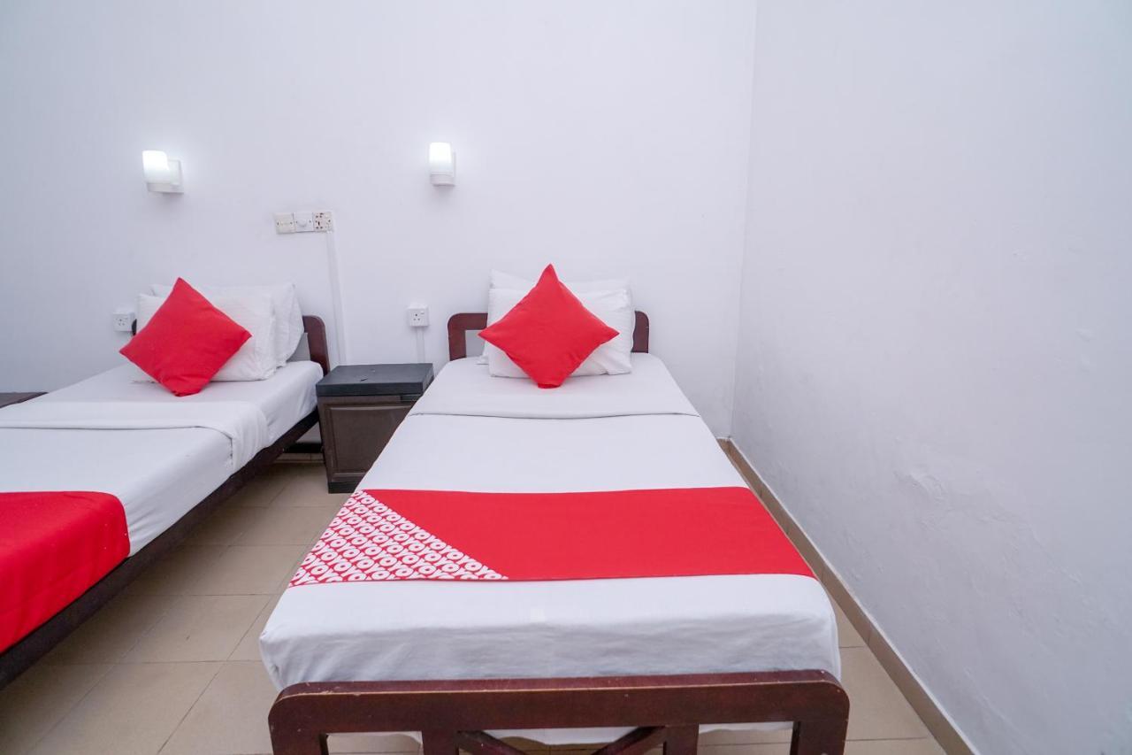 Oyo 384 Dilena Beach Resort Unawatuna Szoba fotó