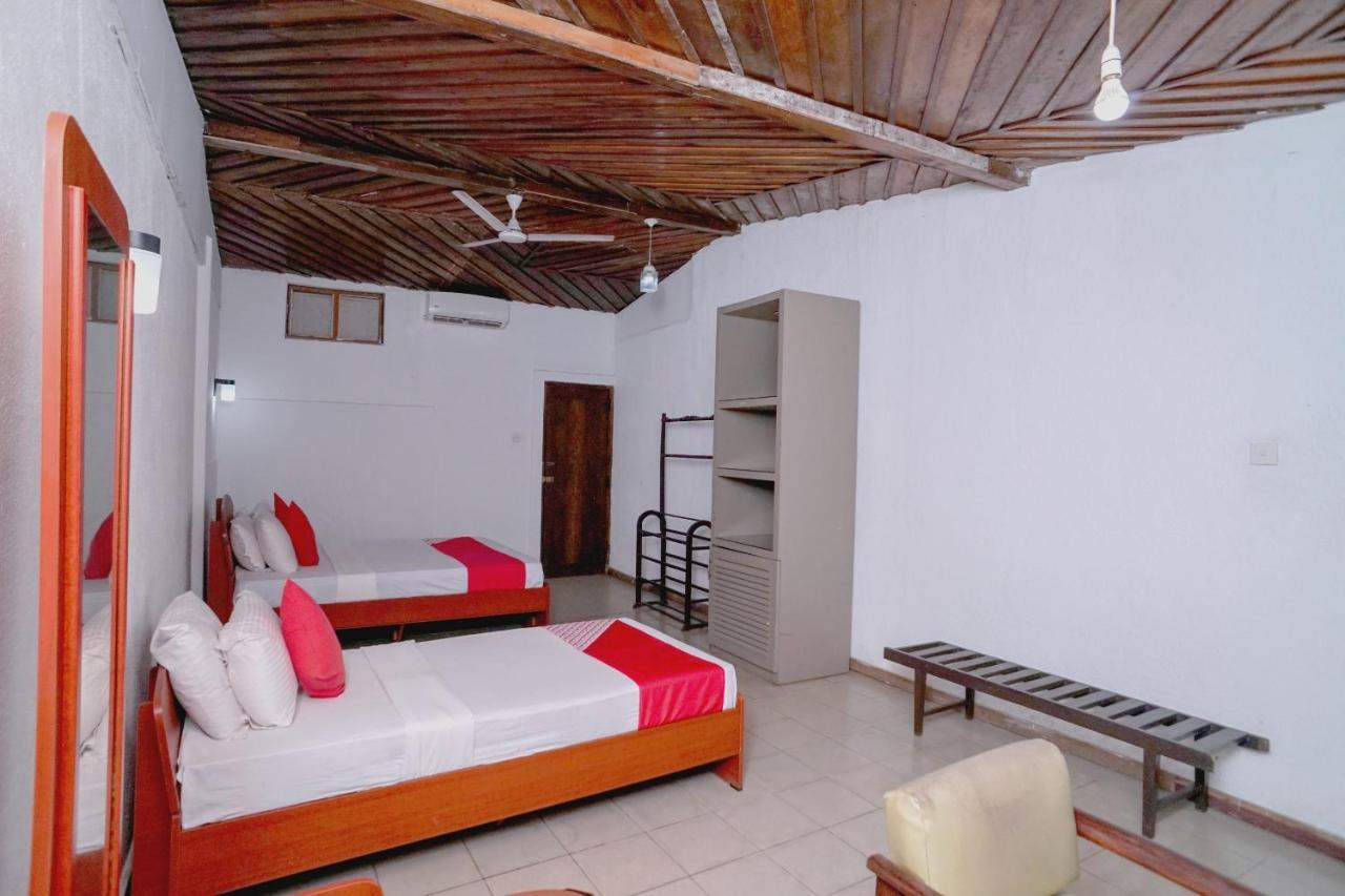 Oyo 384 Dilena Beach Resort Unawatuna Szoba fotó