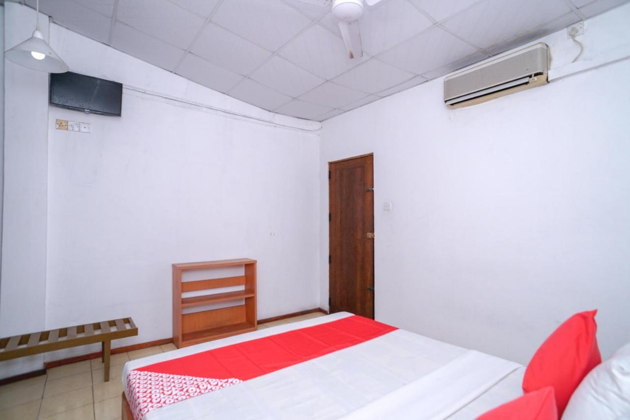 Oyo 384 Dilena Beach Resort Unawatuna Szoba fotó