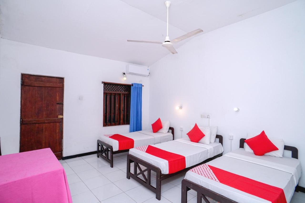 Oyo 384 Dilena Beach Resort Unawatuna Szoba fotó